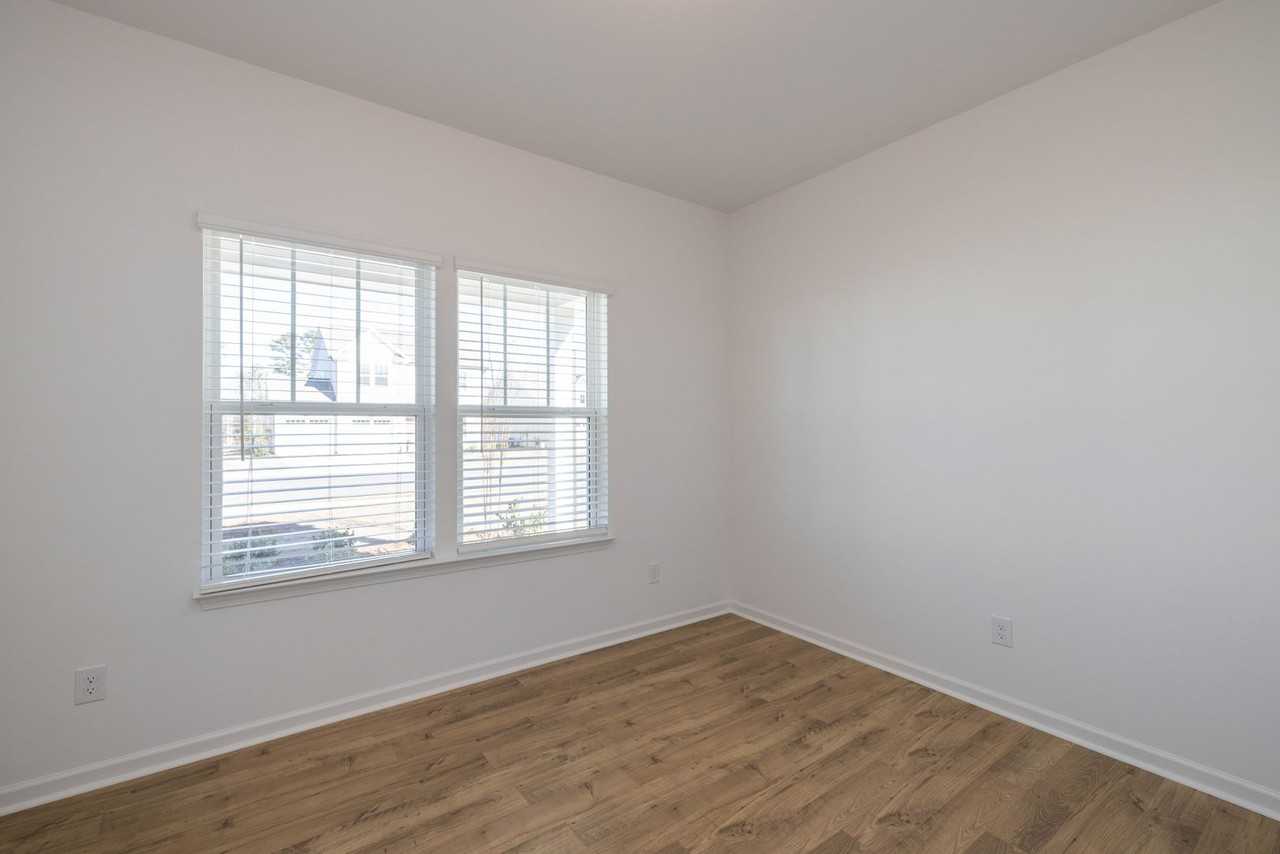 1147 Links Crossing Dr - Photo 4 of 27