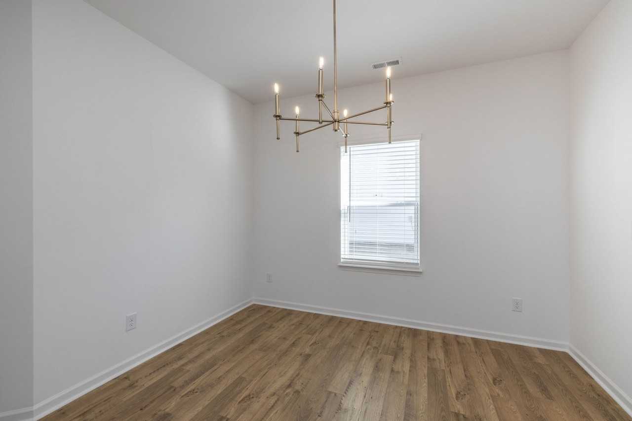 1147 Links Crossing Dr - Photo 7 of 27