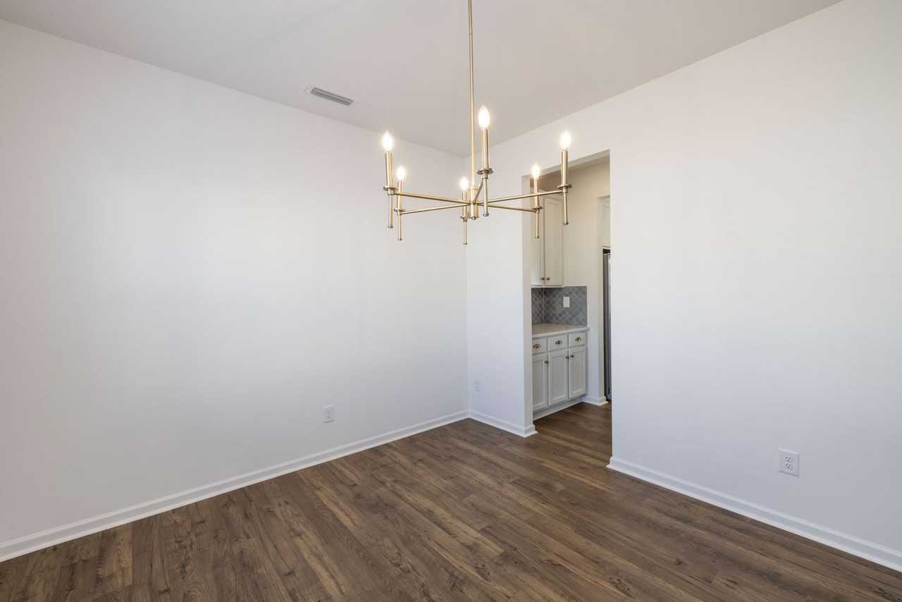 1151 Links Crossing Dr - Photo 4 of 33