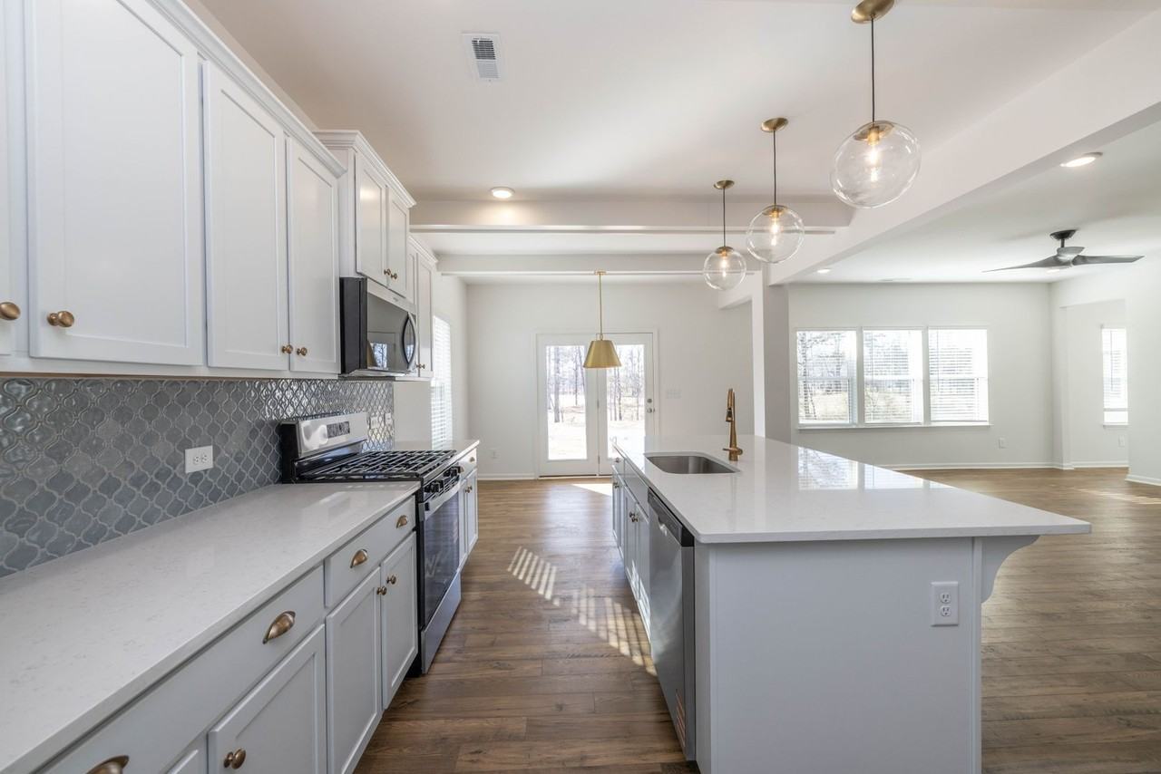 1151 Links Crossing Dr - Photo 5 of 33