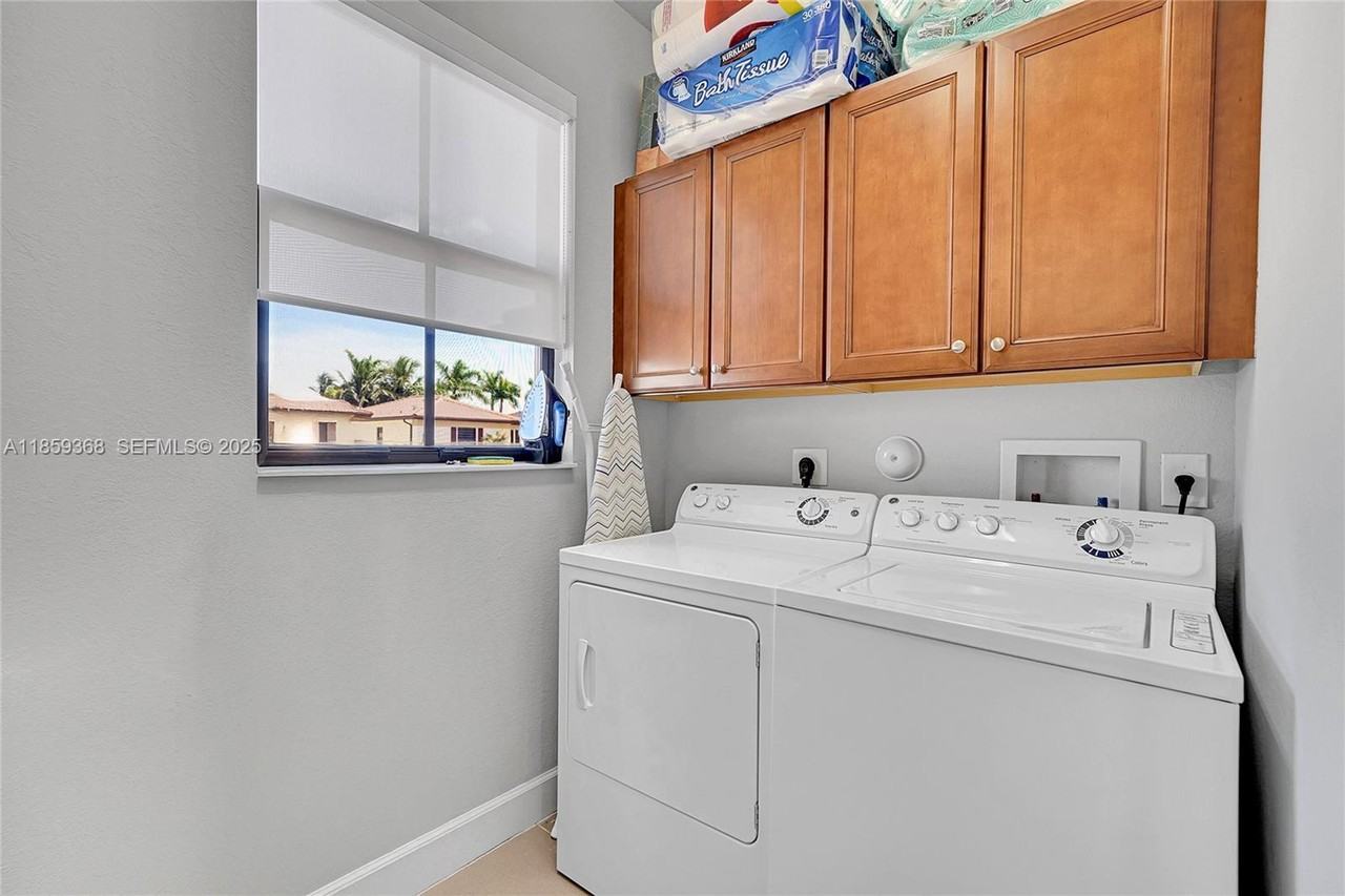 10072 Northwest 87th Terrace - Photo 3 of 19