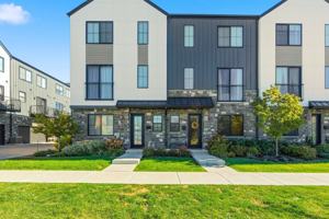 featured image of 425 Bloom St