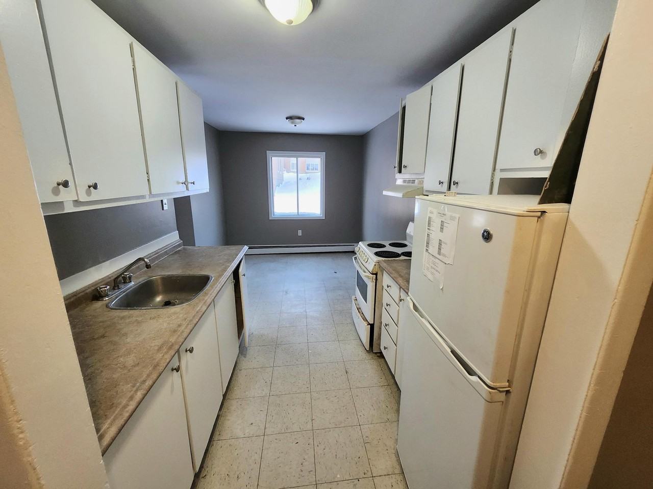 2 Reading Cres #5 - Photo 2 of 12