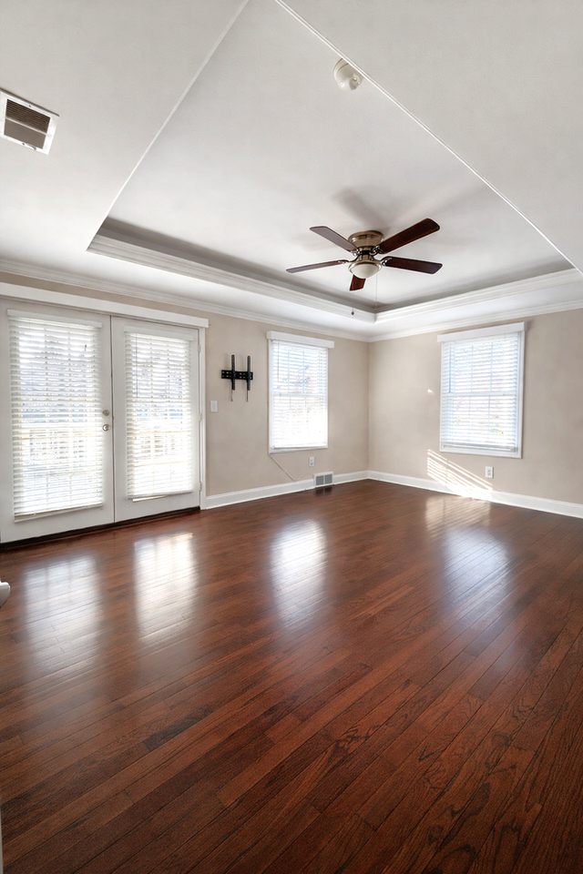 416 E 63rd Ter - Photo 3 of 13