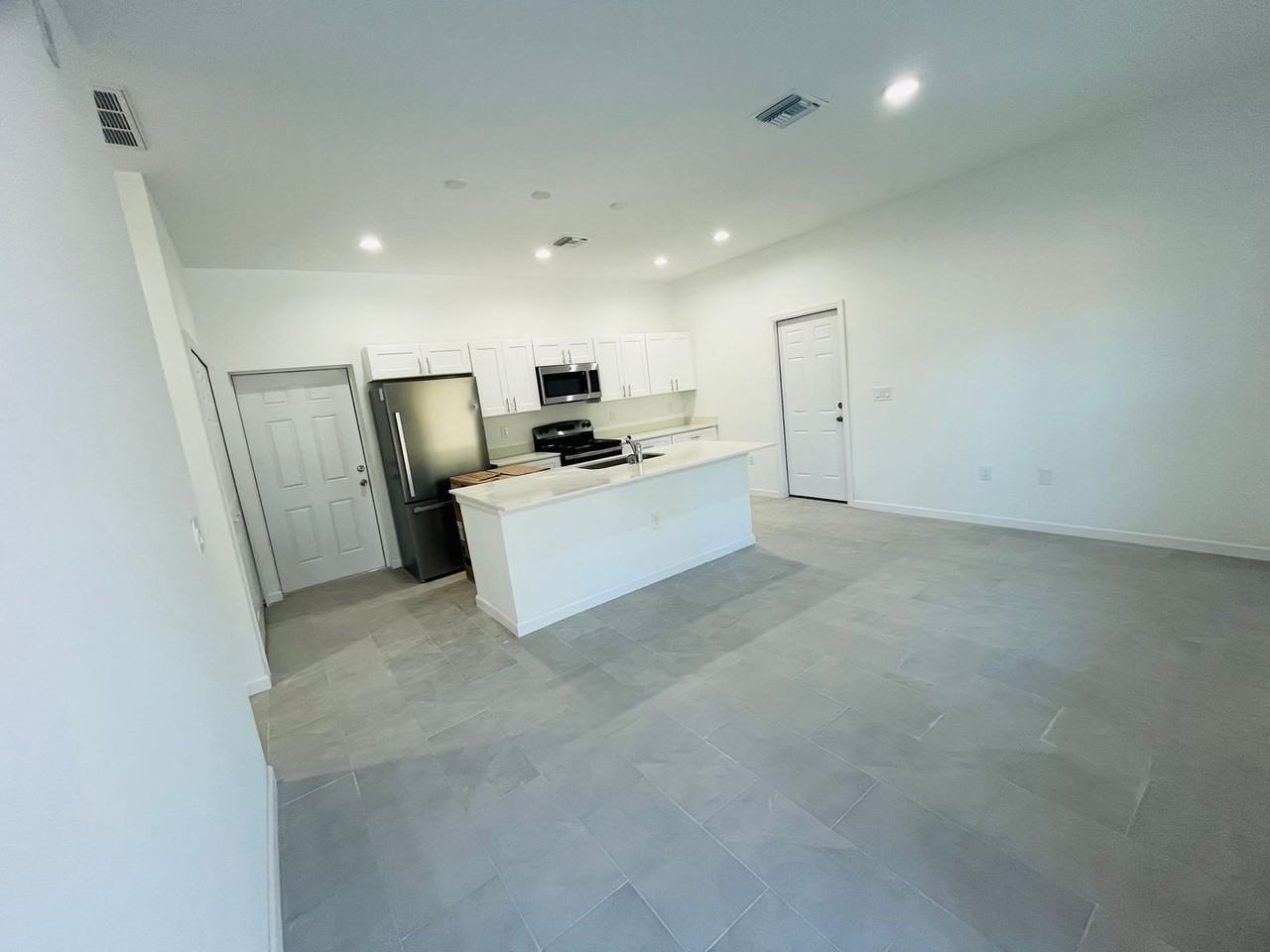 717 Tunney St - Photo 4 of 17