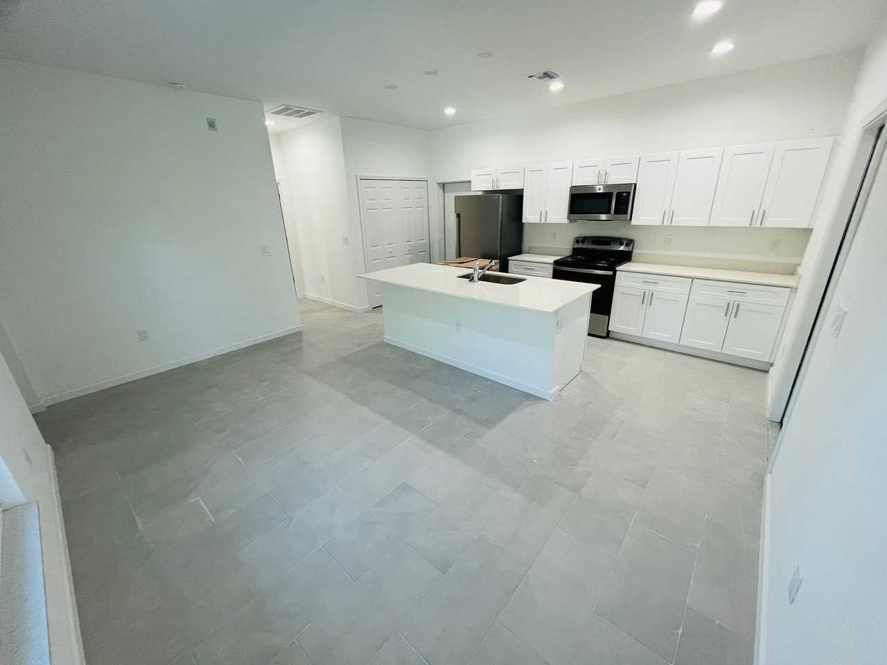 717 Tunney St - Photo 5 of 17