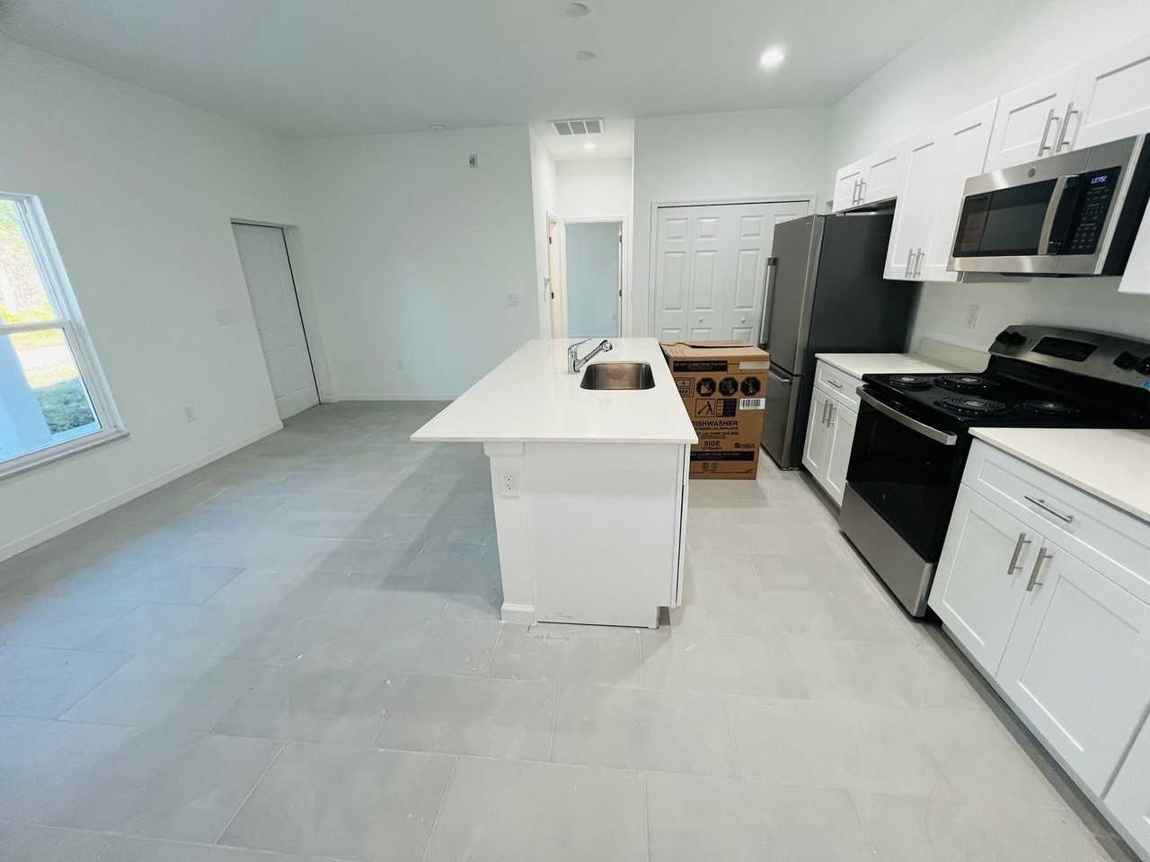 717 Tunney St - Photo 6 of 17