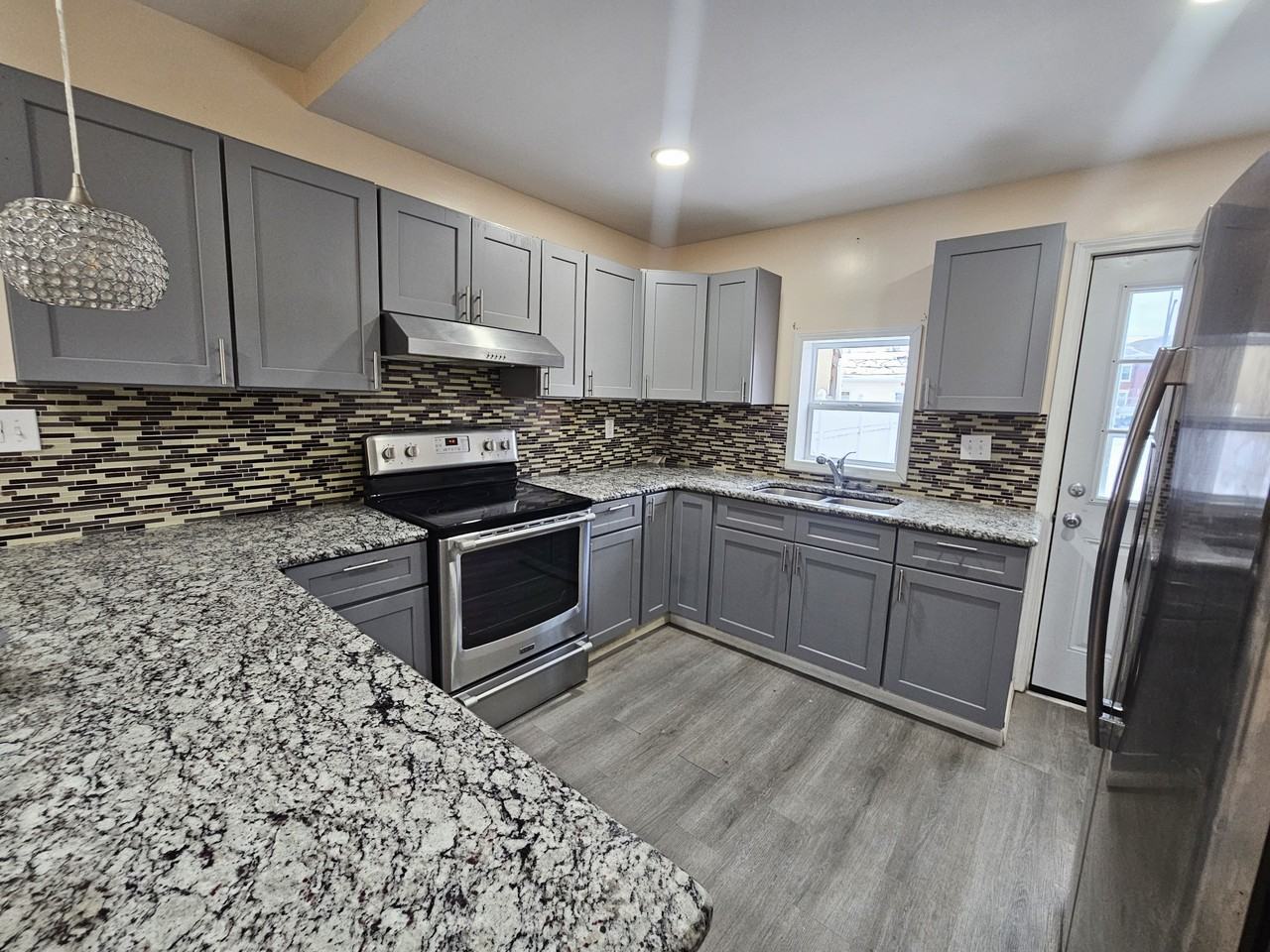 156 Washington St #1 - Photo 3 of 11