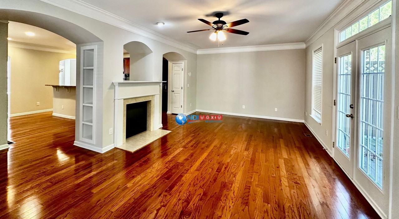 10880 Brunson Dr - Photo 3 of 12