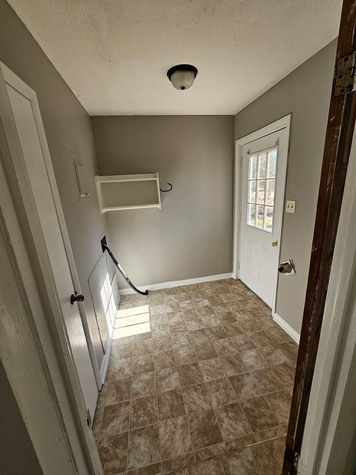 2604 Robeson St - Photo 6 of 13