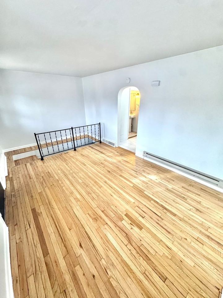 709 E Union Blvd - Photo 2 of 15