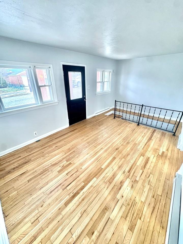 709 E Union Blvd - Photo 3 of 15