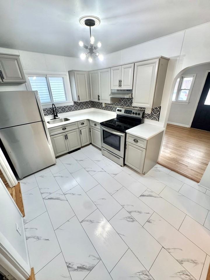 709 E Union Blvd - Photo 6 of 15