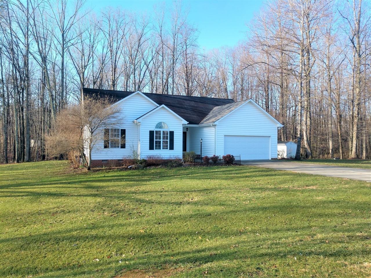 7106 Holly Glen Ct - Photo 2 of 35