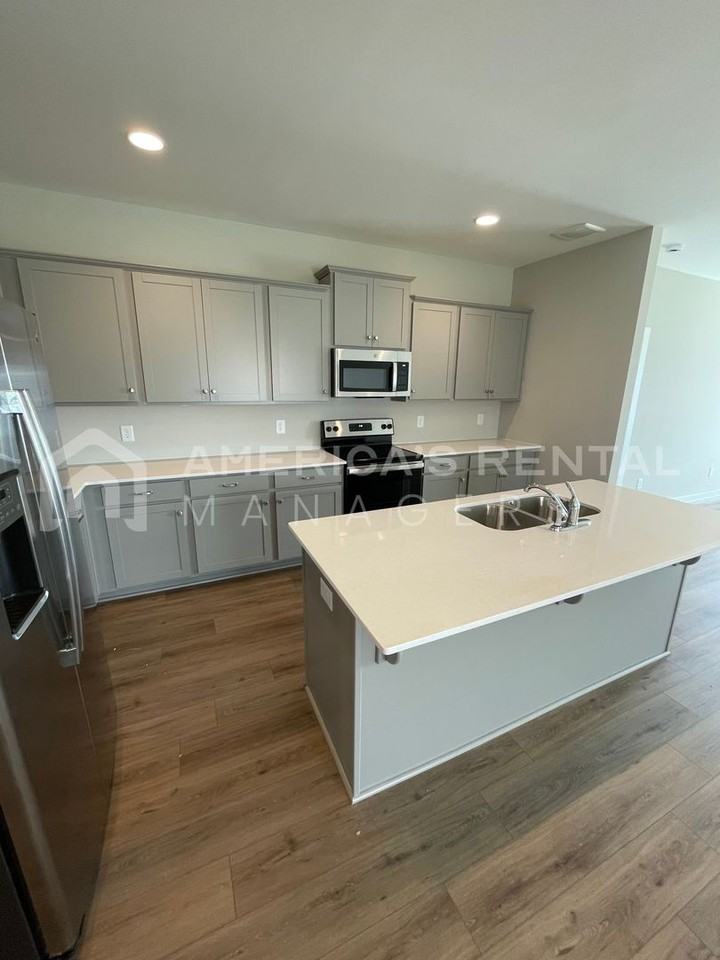 9030 Ivanhoe Dr - Photo 7 of 35