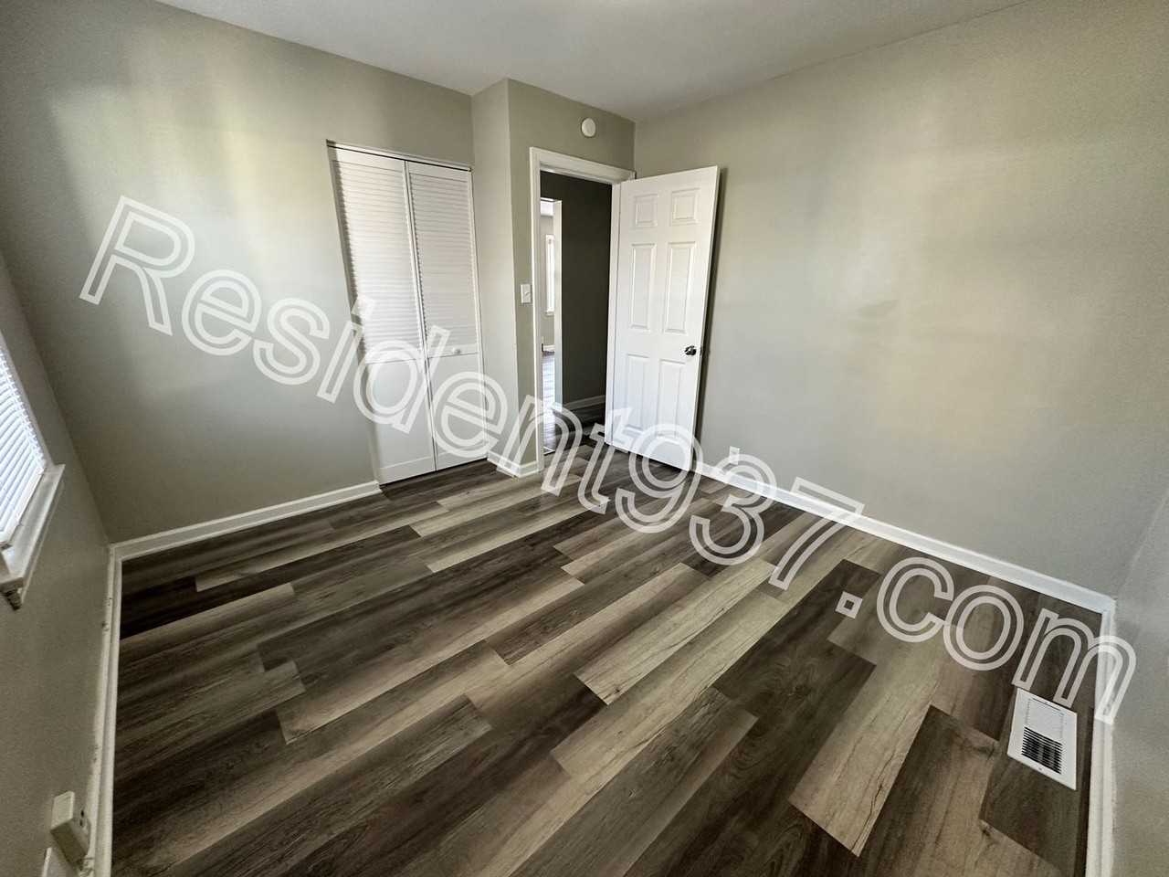 613 Allenwood Ct - Photo 4 of 21