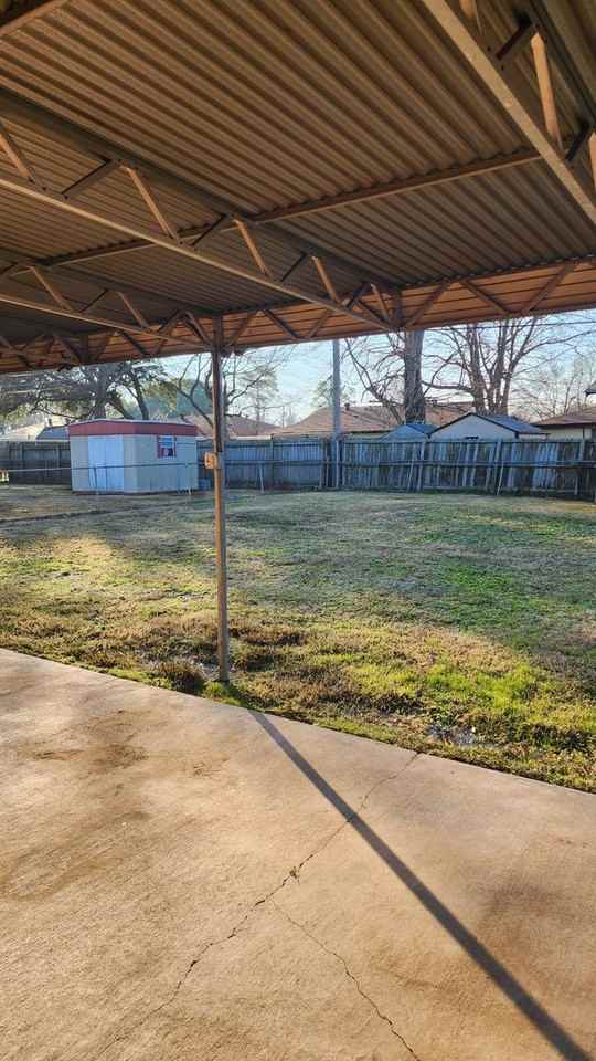 3228 Sarah St - Photo 2 of 5