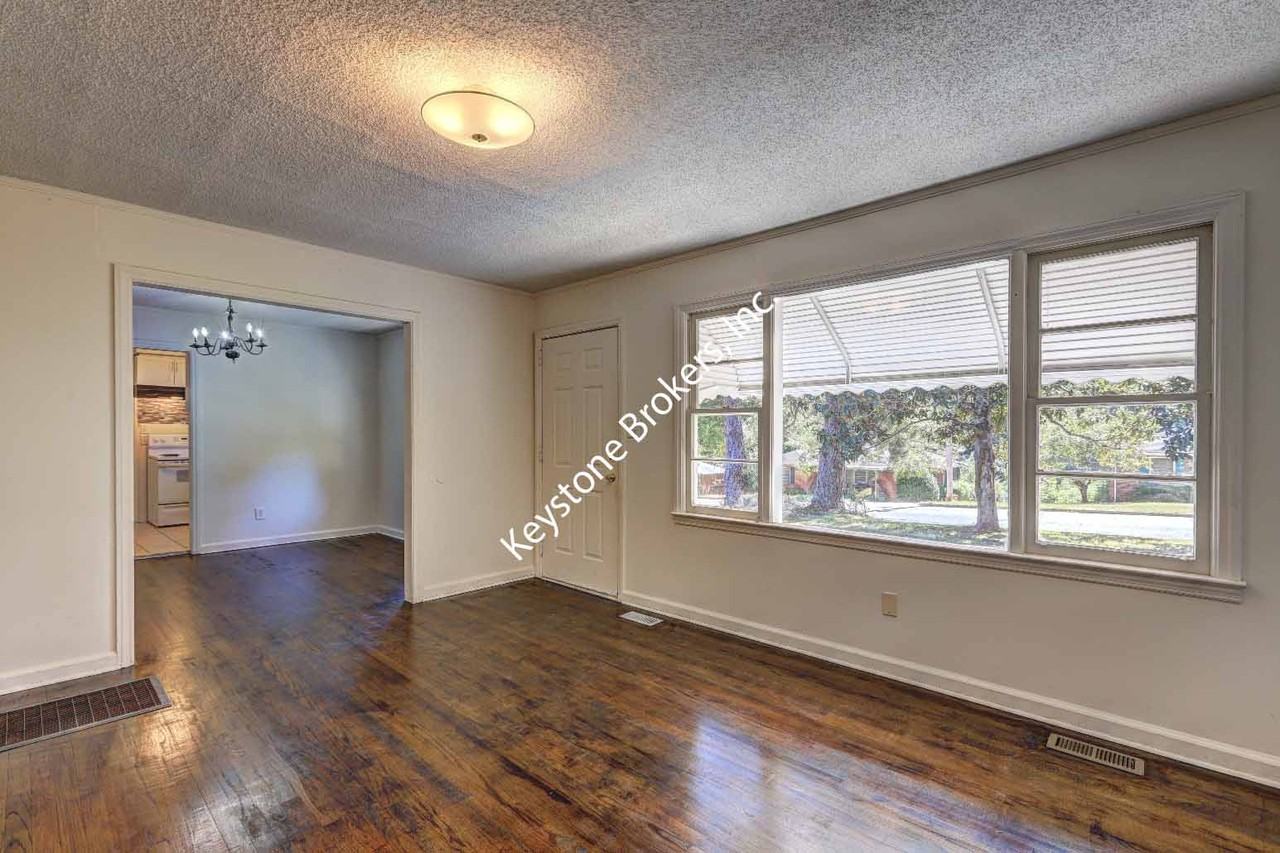 2128 Knightsbridge Rd #1 - Photo 3 of 9