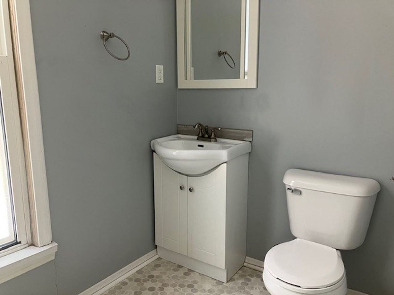 507 W Chestnut St - Photo 2 of 17