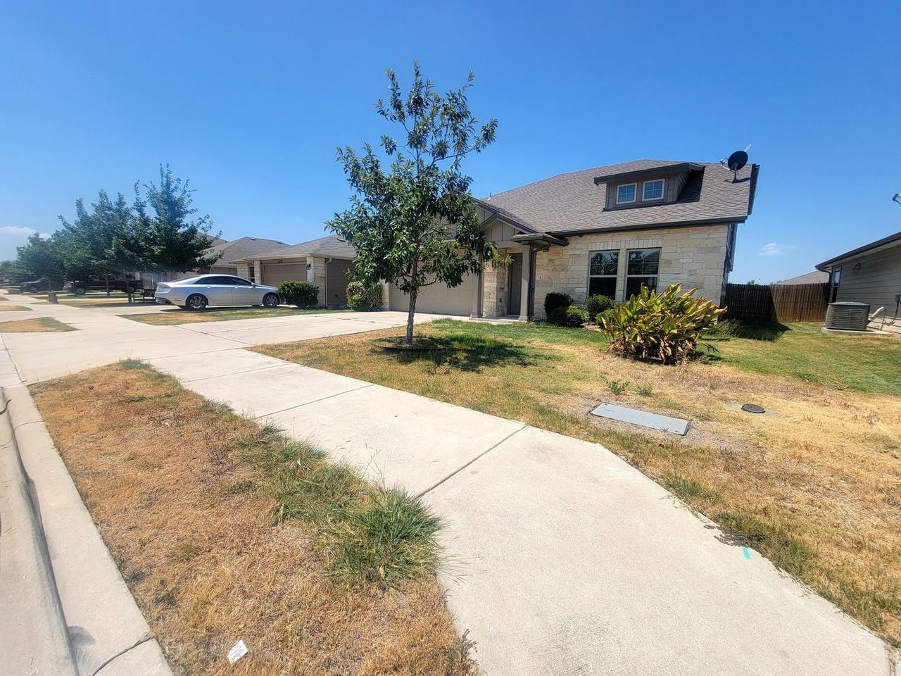 729 Pinnacle Dr - Photo 5 of 36