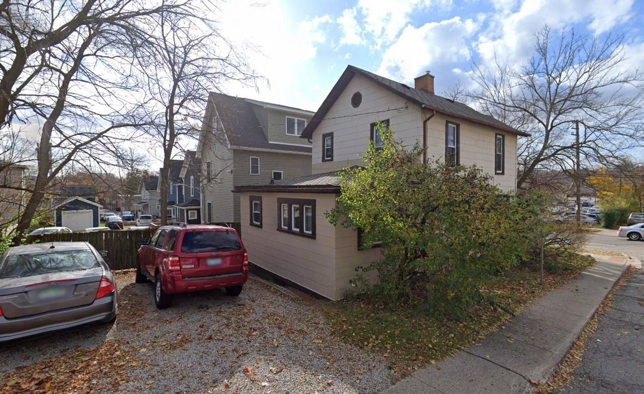 713 S Division St - Photo 2 of 2