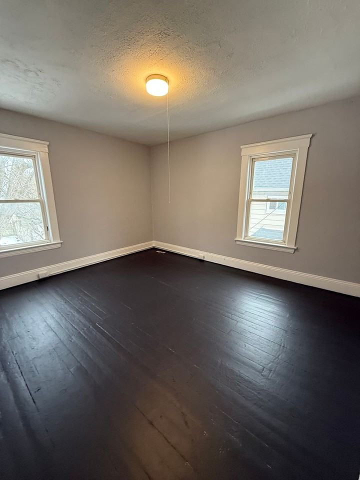 8106 Laumer Ave - Photo 3 of 8