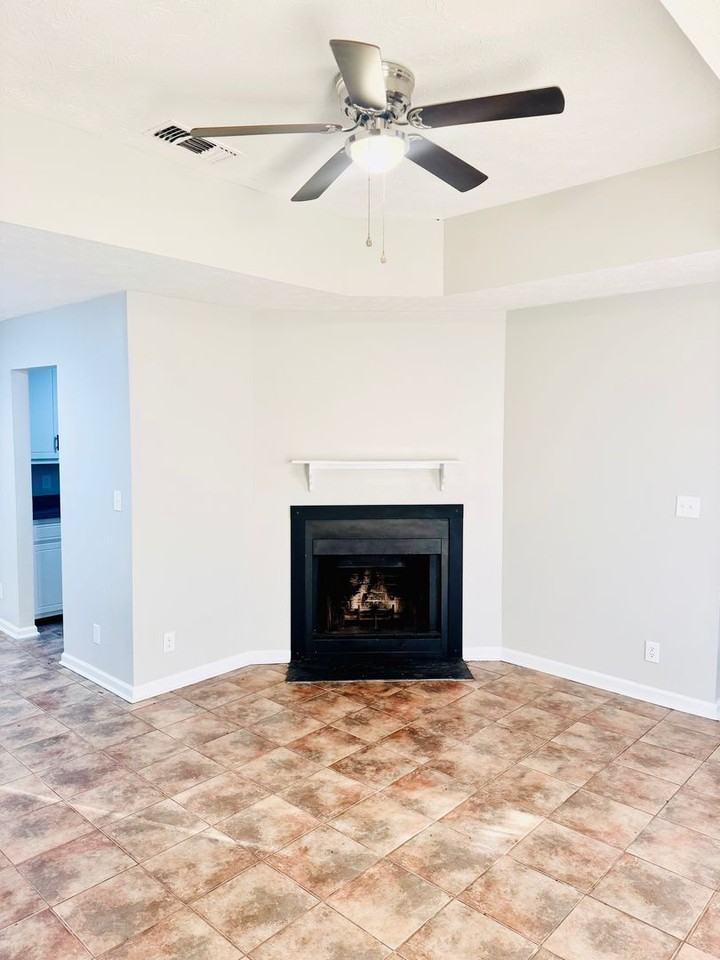 944 David Dr - Photo 3 of 11