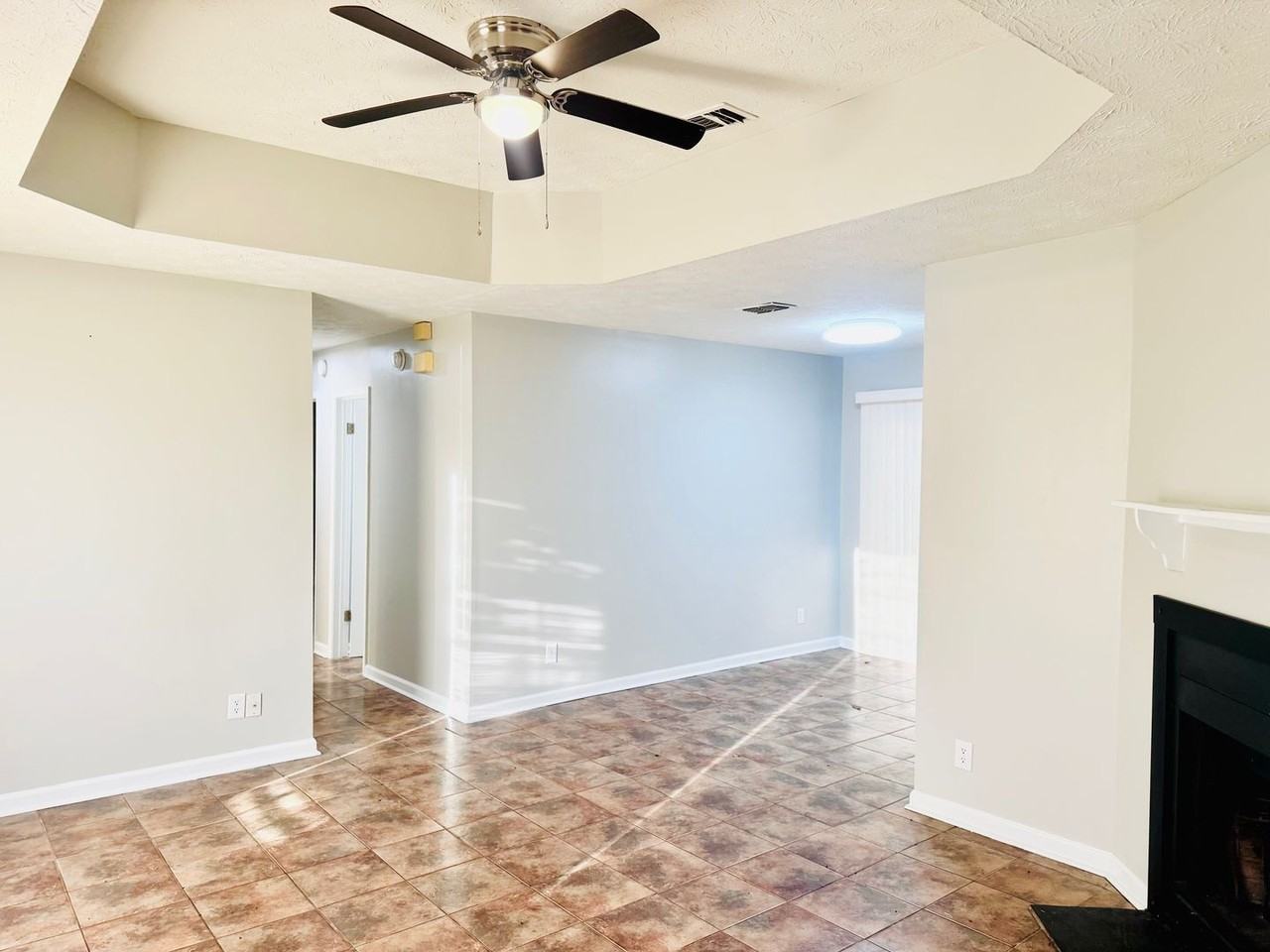 944 David Dr - Photo 4 of 11