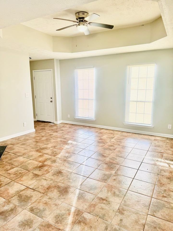 944 David Dr - Photo 5 of 11