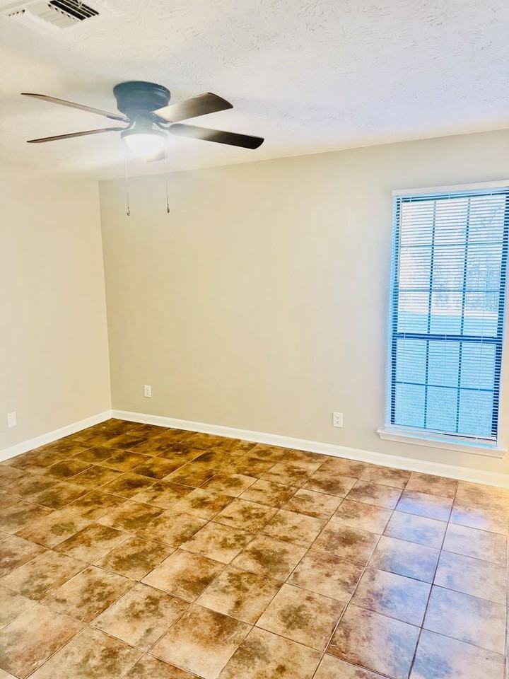 944 David Dr - Photo 7 of 11