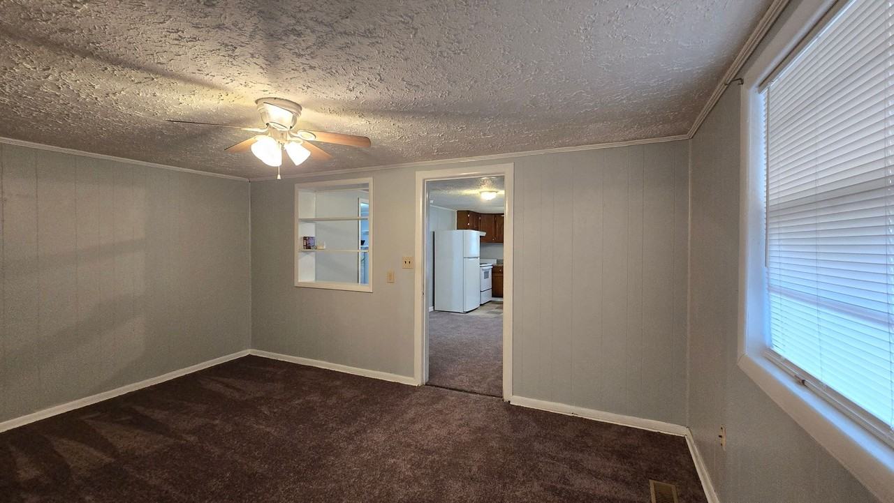 1132 Hood Ave - Photo 3 of 23