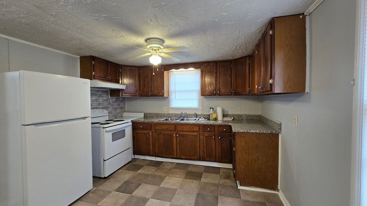 1132 Hood Ave - Photo 5 of 23