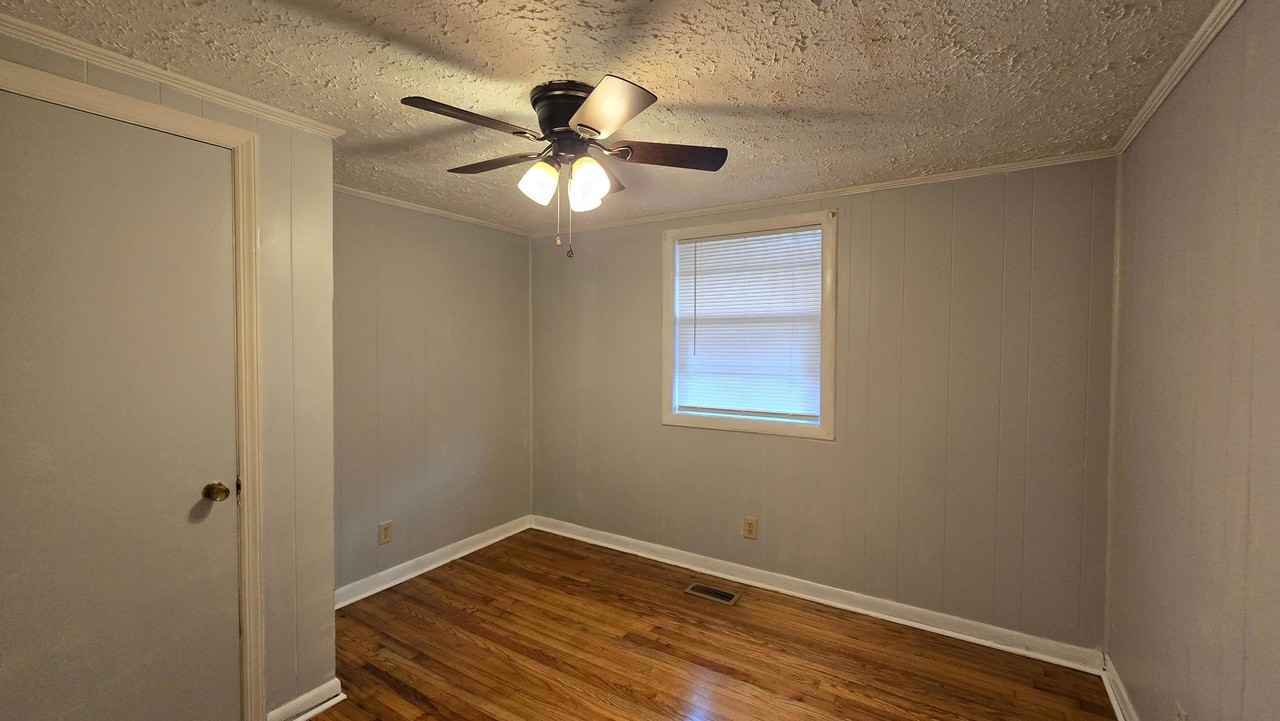 1132 Hood Ave - Photo 6 of 23