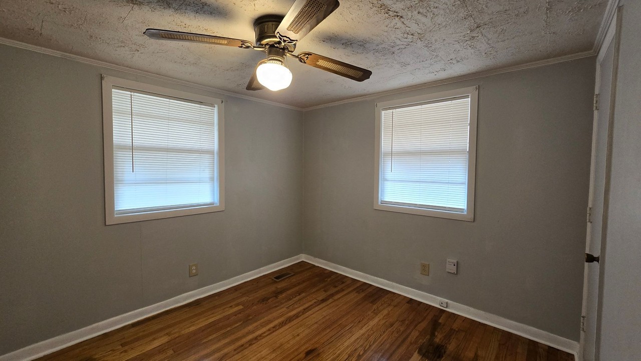 1132 Hood Ave - Photo 7 of 23