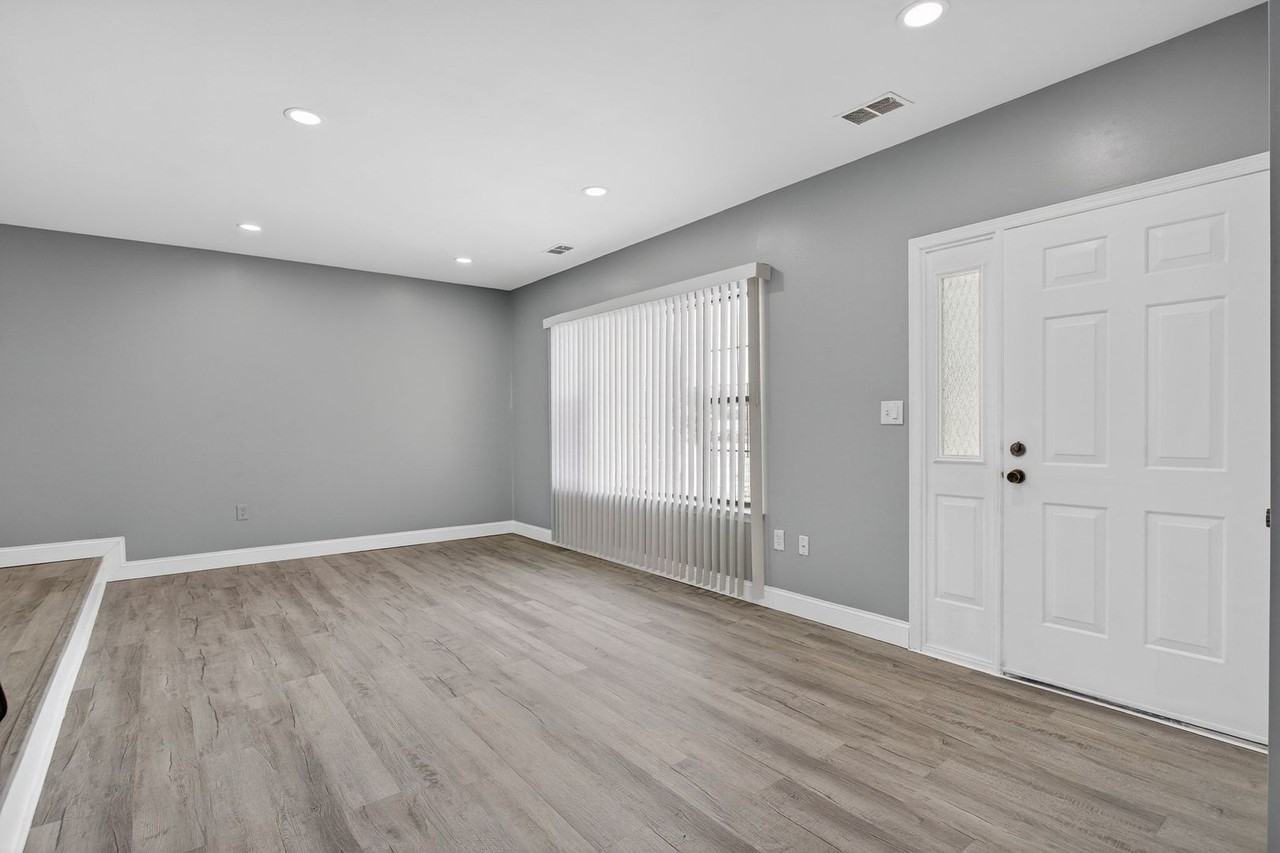 1216 Thomas Ave - Photo 3 of 25