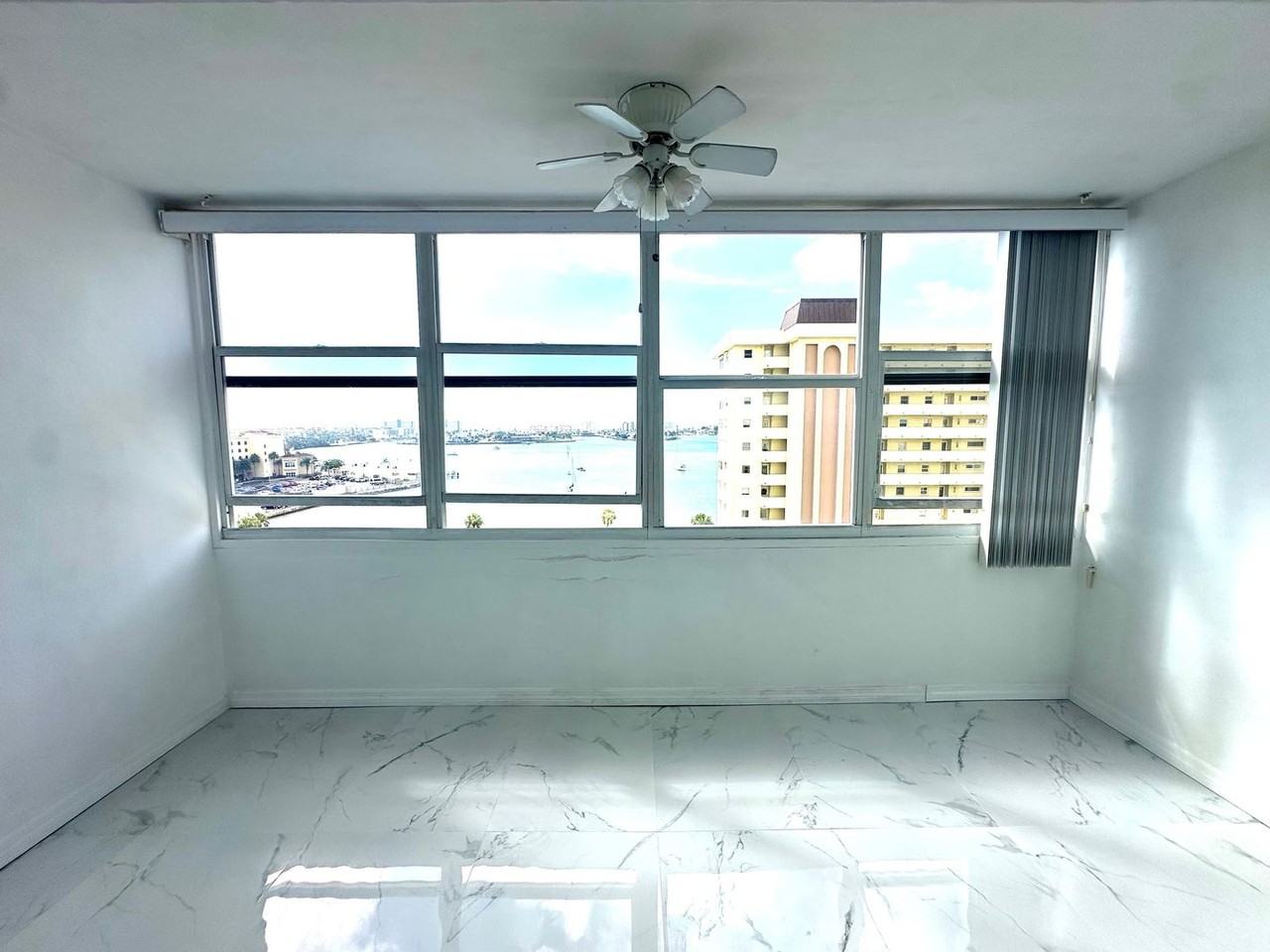 4550 Cove Cir #905 - Photo 7 of 18