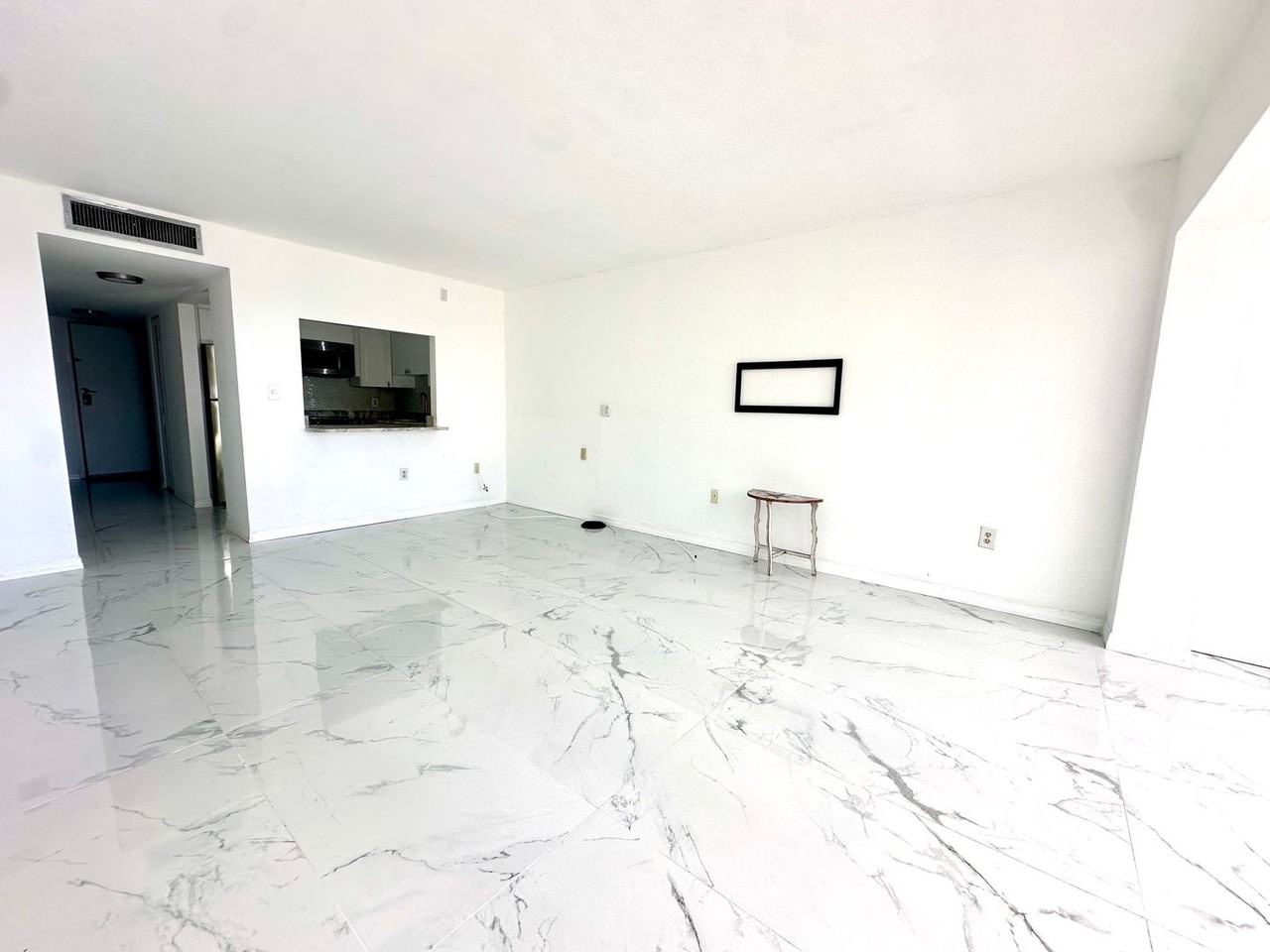 4550 Cove Cir #905 - Photo 7 of 19