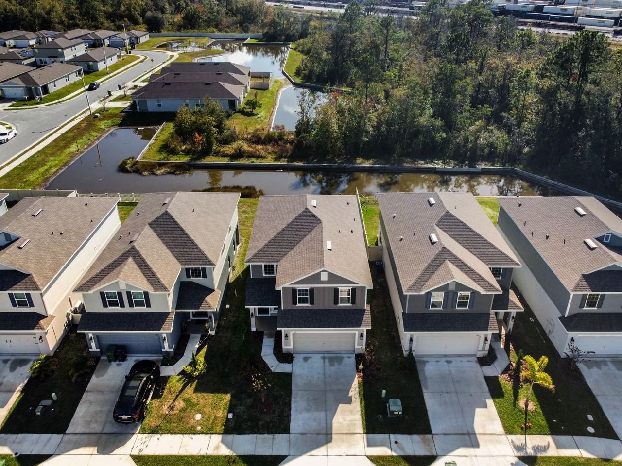 1501 Leamington Ln - Photo 3 of 36