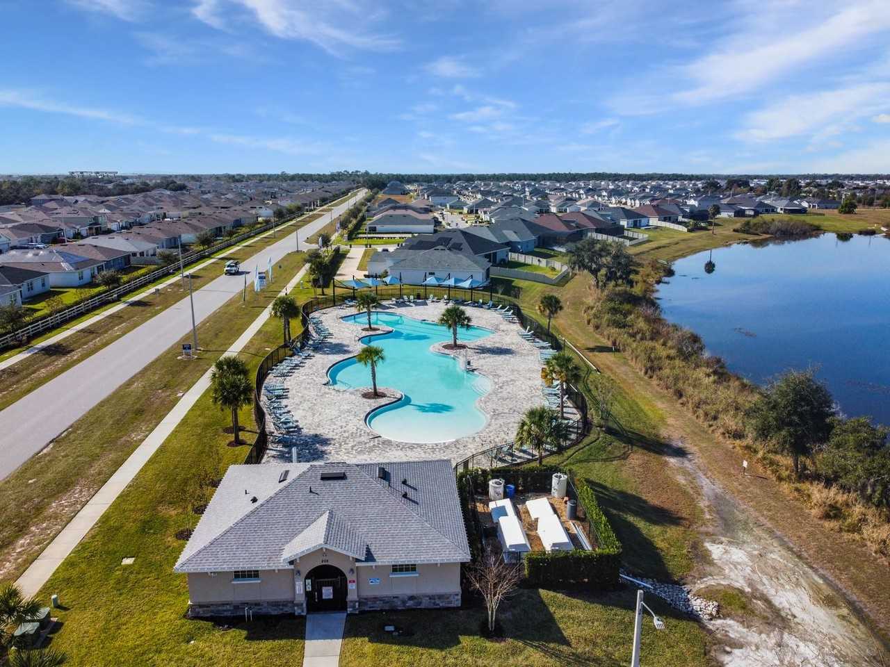 1501 Leamington Ln - Photo 5 of 36