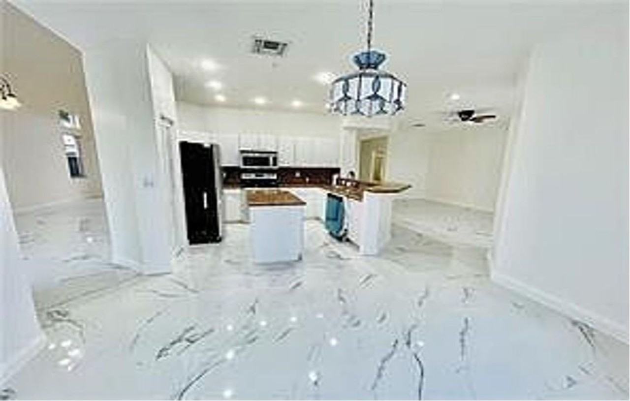 11041 Harbour Springs Cir - Photo 2 of 15