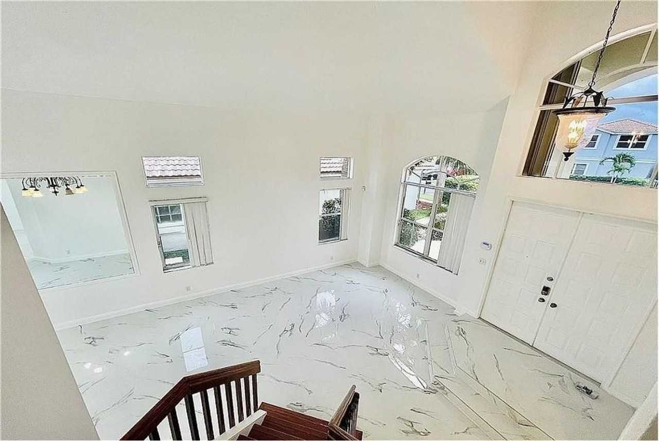 11041 Harbour Springs Cir - Photo 3 of 15