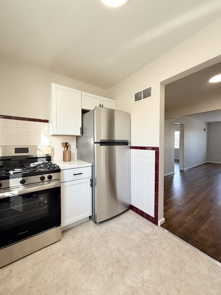 7219 Hampton Avenue #2N - Photo 4 of 12