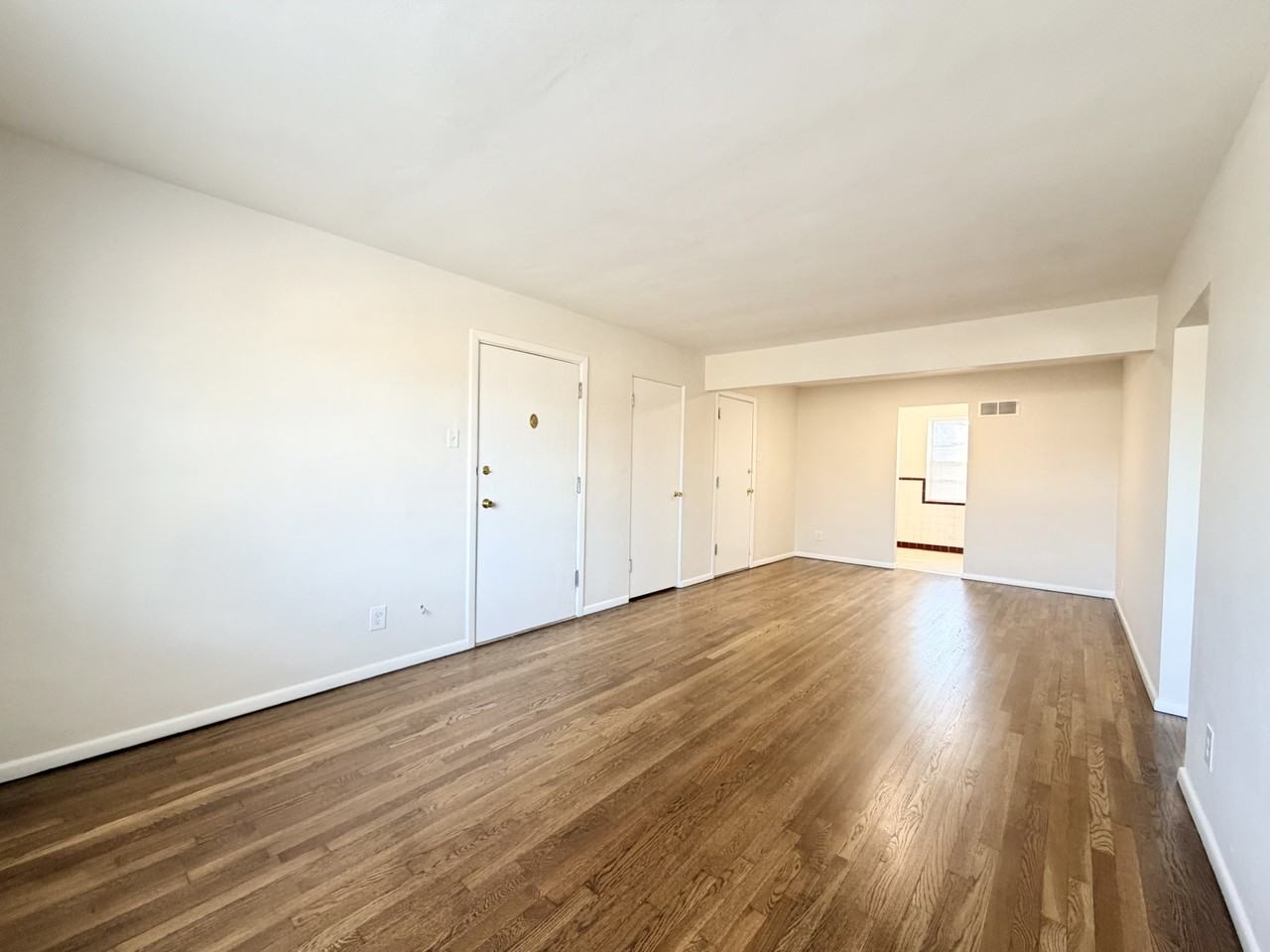 7219 Hampton Avenue #2N - Photo 5 of 12