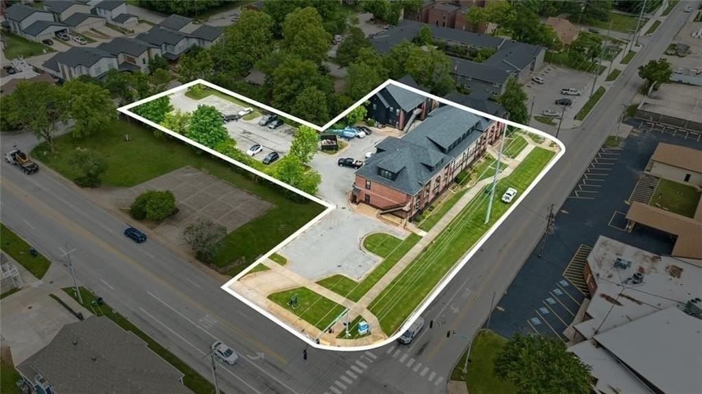 1137 #201  N Leverett  ST - Photo 3 of 14