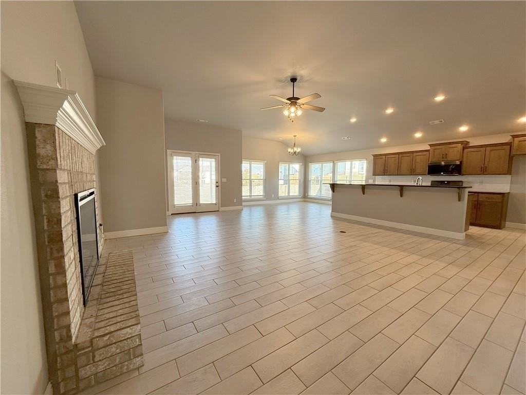 348 Fox Cir - Photo 4 of 18