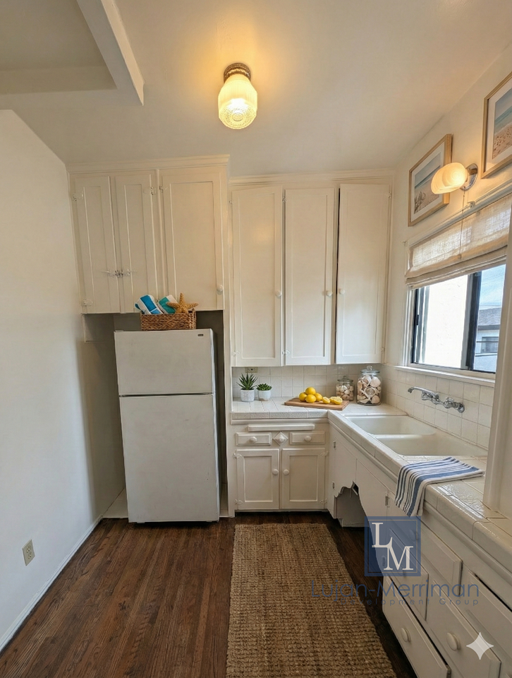 2075 East 3rd Street #J - Photo 5 of 10