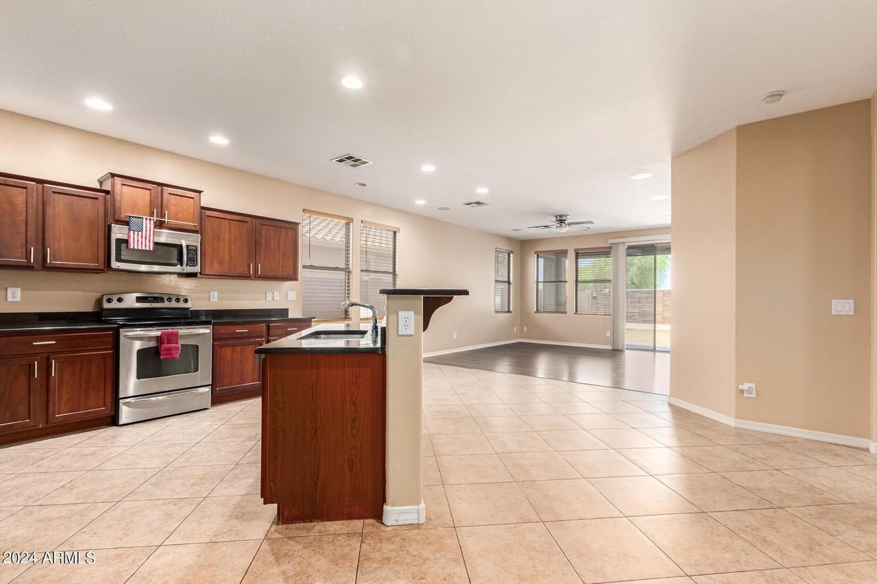 4706 S Twinleaf Dr - Photo 6 of 33