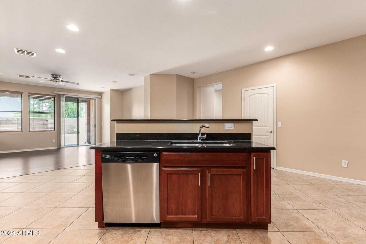 4706 S Twinleaf Dr - Photo 7 of 33