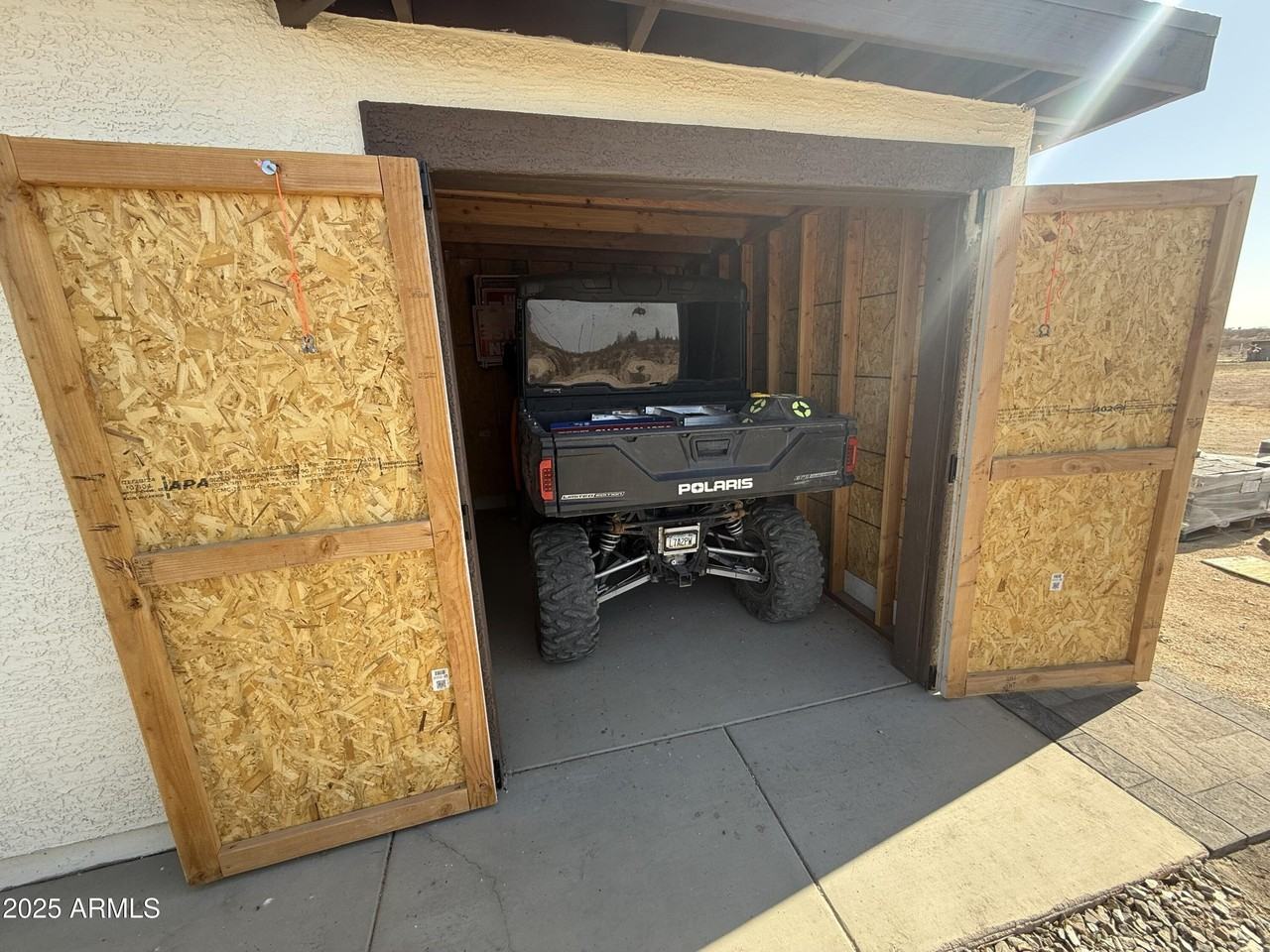 726 S Johnson Rd - Photo 3 of 41