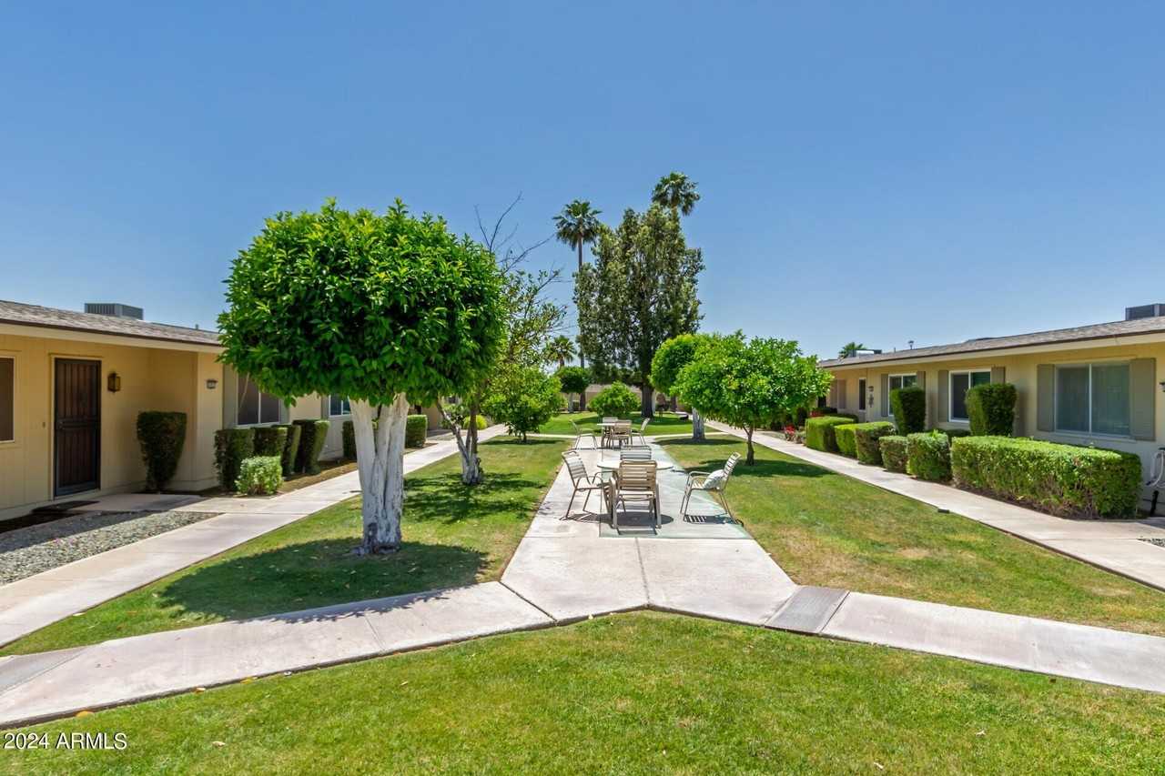 10935 W Santa Fe Dr - Photo 2 of 34